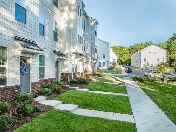 Luxurious King 3br Townhouse Mins To Uptown Clt! Holiday home Charlotte