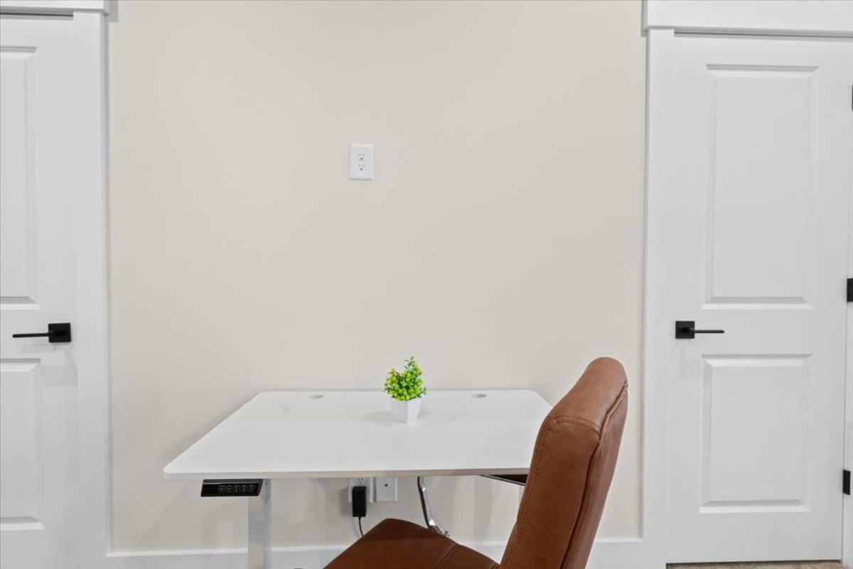 Luxurious King 3br Townhouse Mins To Uptown Clt! Holiday home