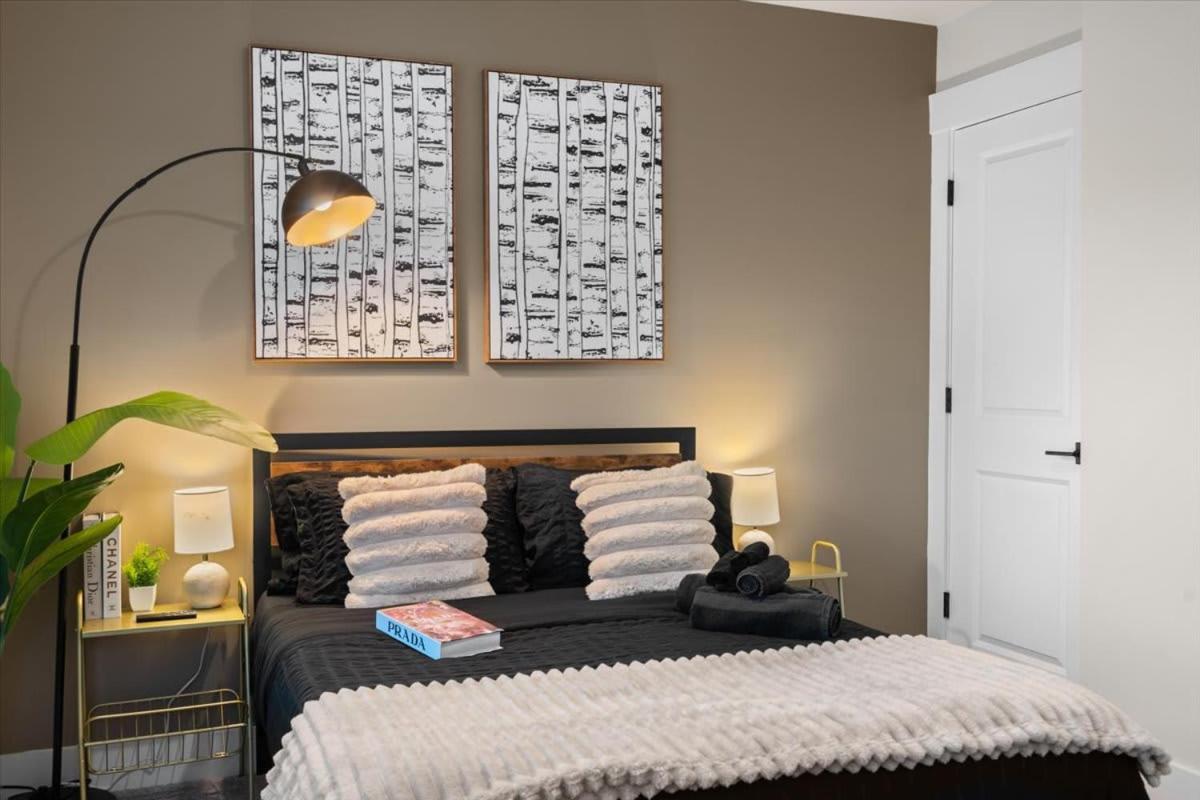 Holiday home Luxurious King 3br Townhouse Mins To Uptown Clt!