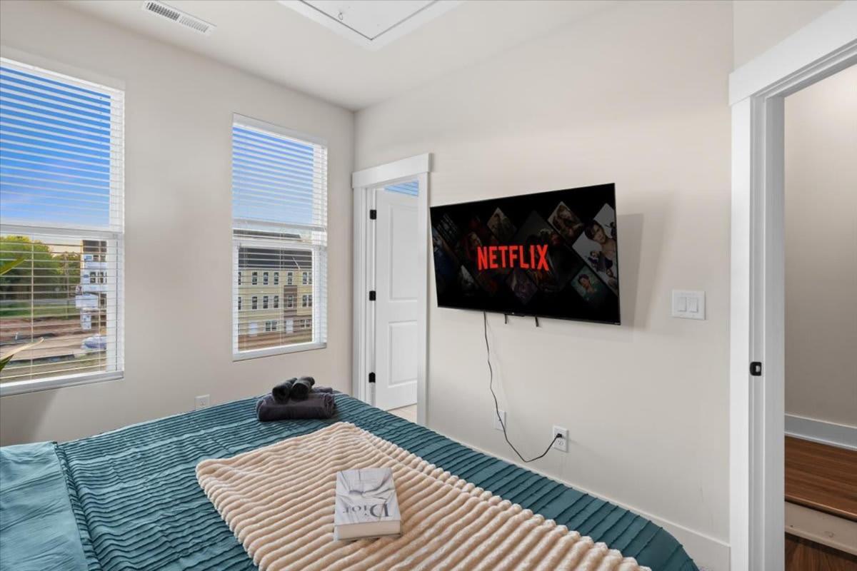 Luxurious King 3br Townhouse Mins To Uptown Clt! *