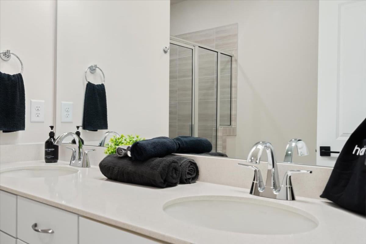 Luxurious King 3br Townhouse Mins To Uptown Clt! * Charlotte