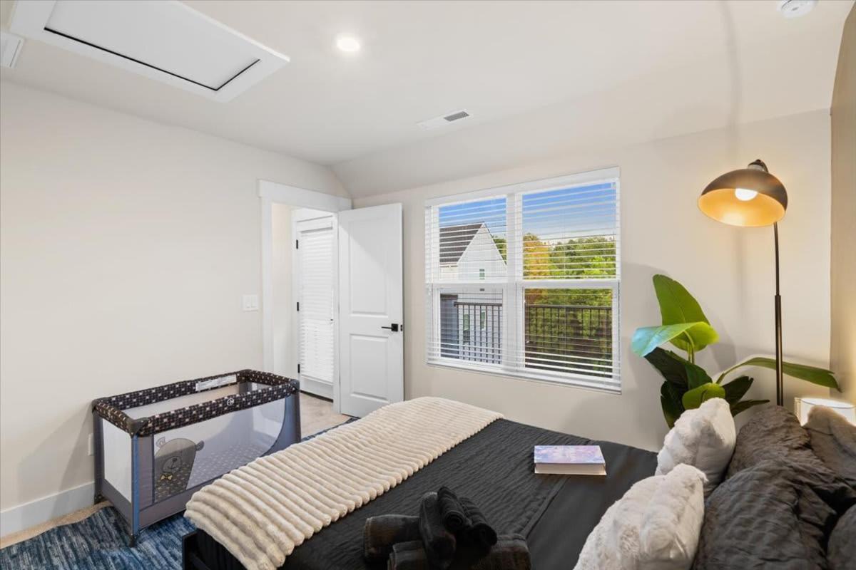 Luxurious King 3br Townhouse Mins To Uptown Clt! *