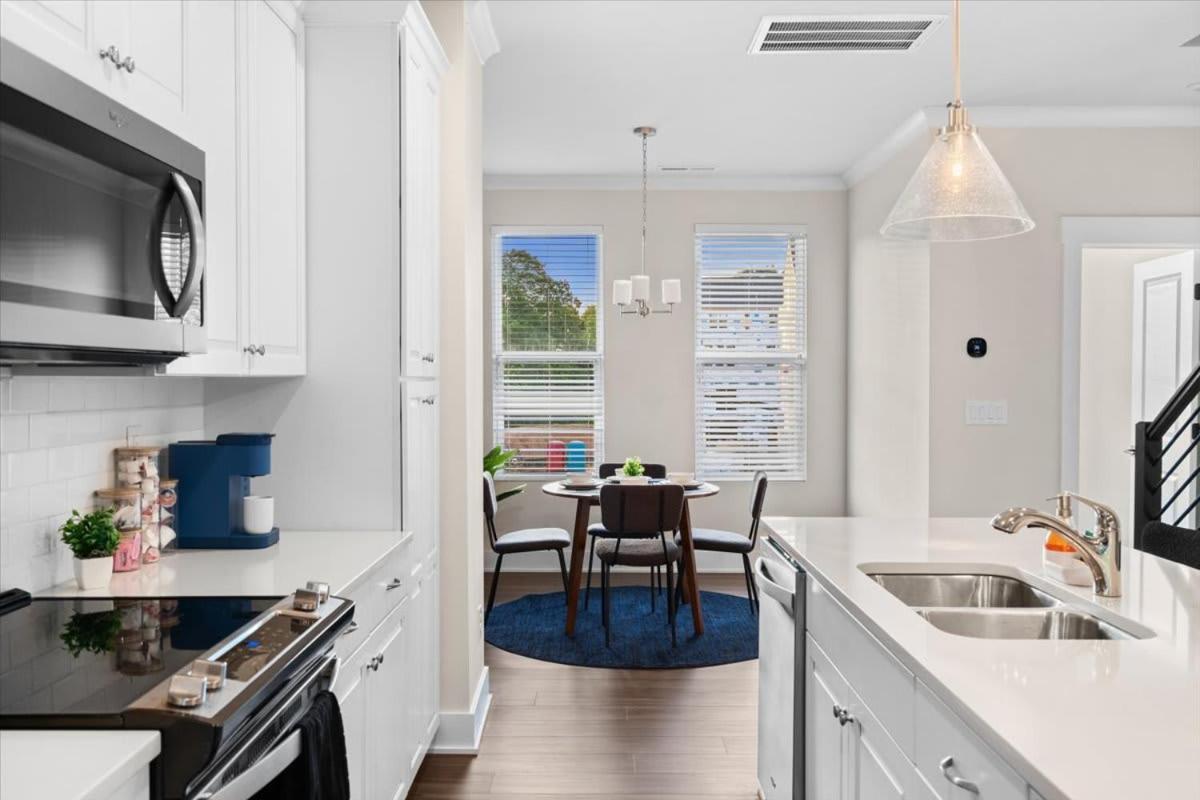 Luxurious King 3br Townhouse Mins To Uptown Clt! Charlotte