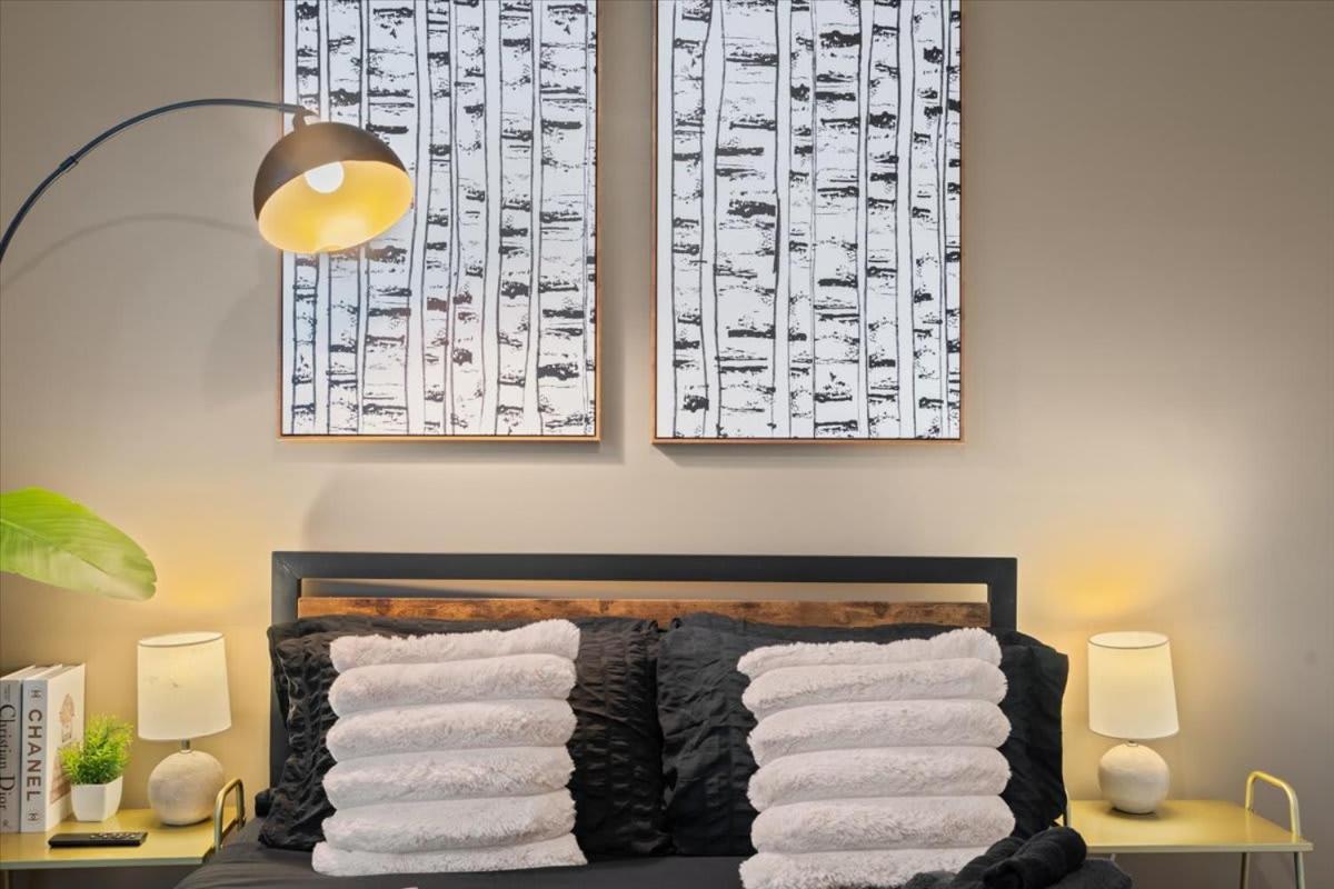 Holiday home Luxurious King 3br Townhouse Mins To Uptown Clt! *