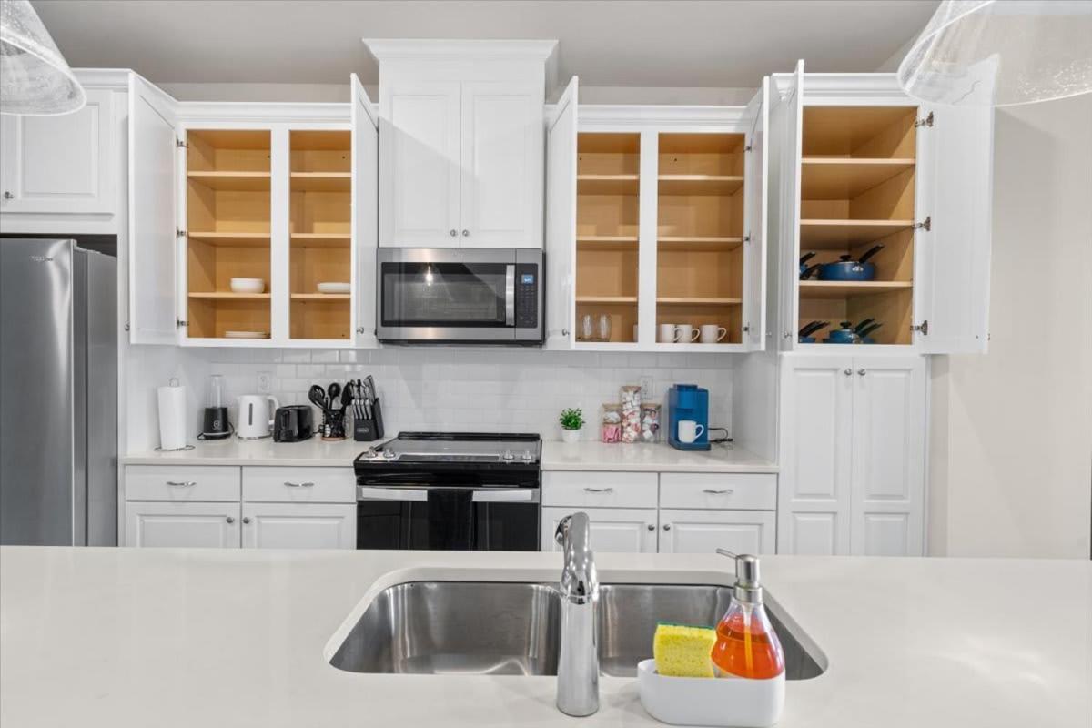 Holiday home Luxurious King 3br Townhouse Mins To Uptown Clt! Charlotte
