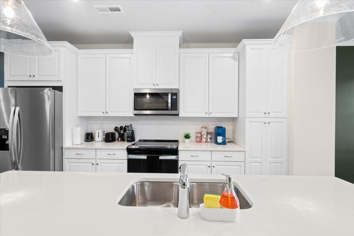 Luxurious King 3br Townhouse Mins To Uptown Clt! *