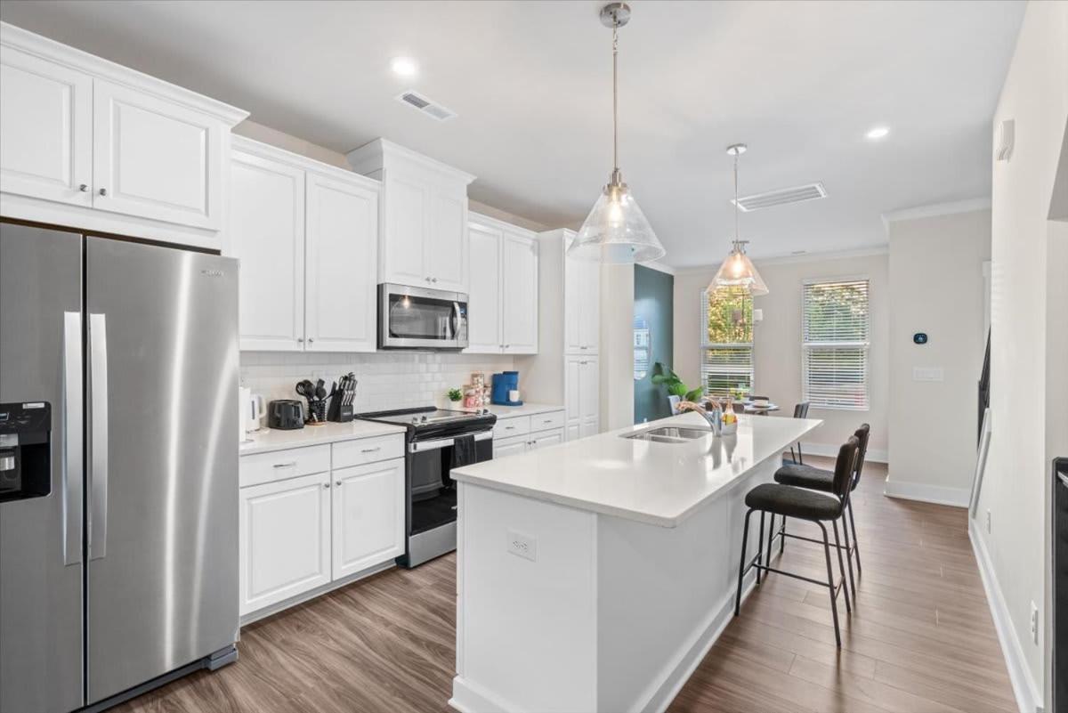 Luxurious King 3br Townhouse Mins To Uptown Clt! Holiday home Charlotte