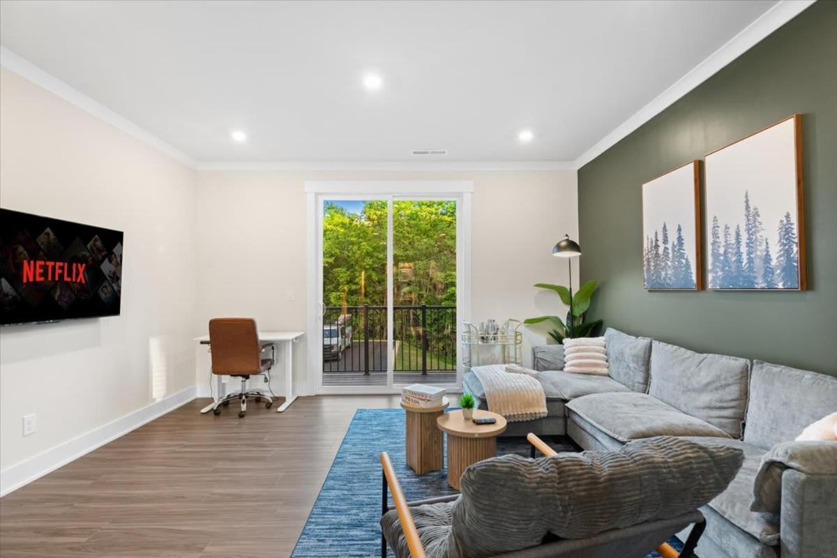 Luxurious King 3br Townhouse Mins To Uptown Clt! Holiday home